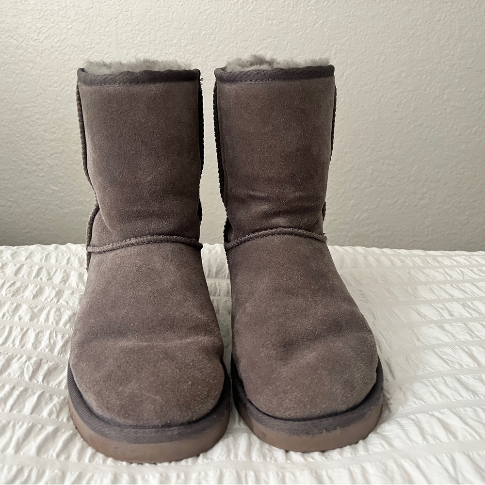 Koolaburra by Ugg Short Gray Suede Boots